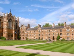 Keble College: Kampus Bata Merah yang Ikonik di Jantung Oxford