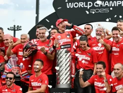 Marc Marquez Menangis usai Raih Juara Dunia MotoGP 2025