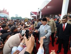 Prabowo Hadiri HUT TNI ke-80, Keliling Monas Sapa Warga Jelang Upacara