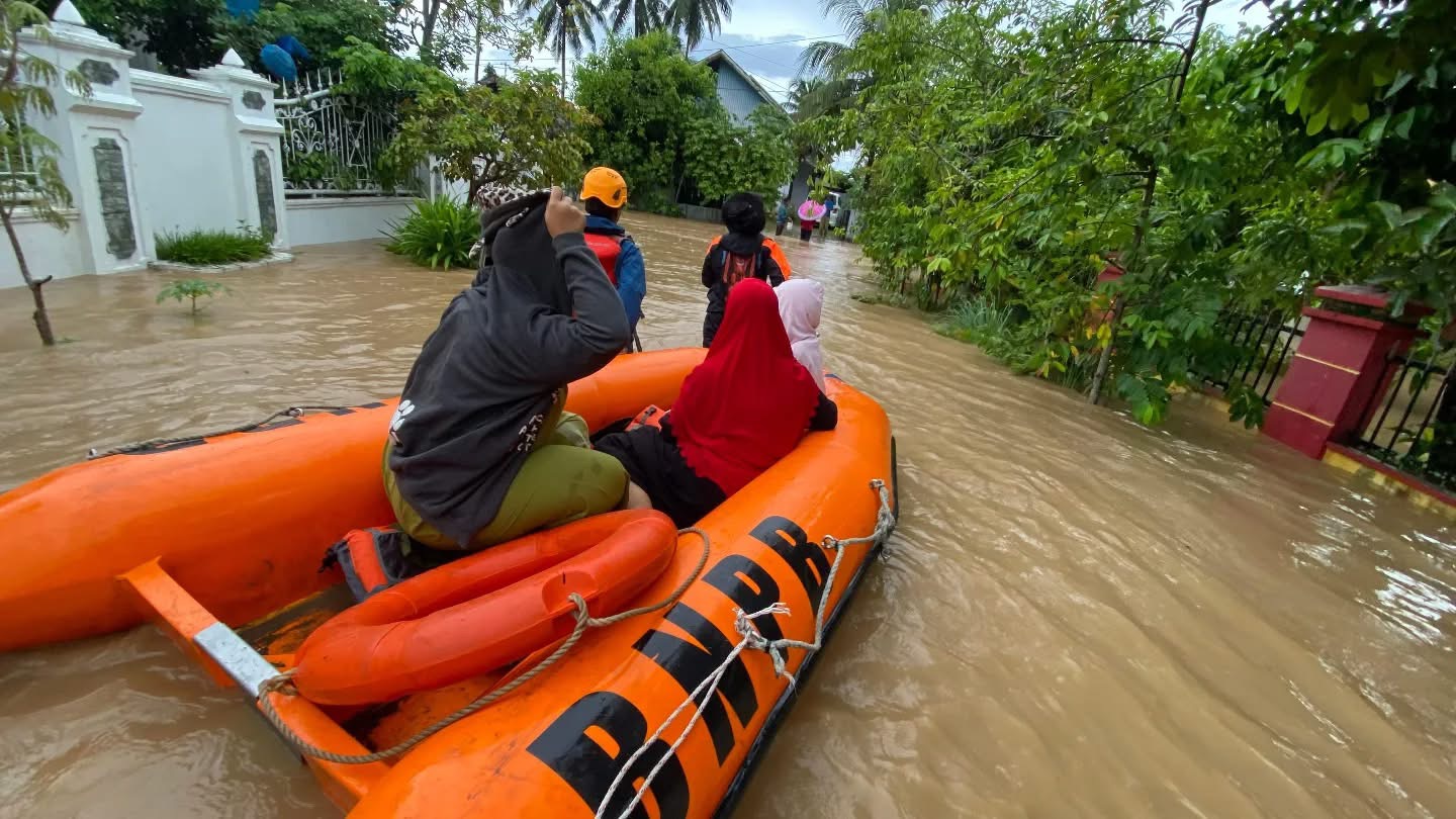 Banjir Rendam Ratusan Rumah di Kota Solok, Warga Dievakuasi dan Pemerintah Turun Tangan