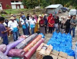 PLN Salurkan Bantuan Cepat untuk Korban Banjir Bandang di Nagari Saniang Baka, Solok