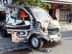 Sopir Diduga Ngantuk Pikap Hantam Innova-Tiang Listrik di Prambanan Klaten