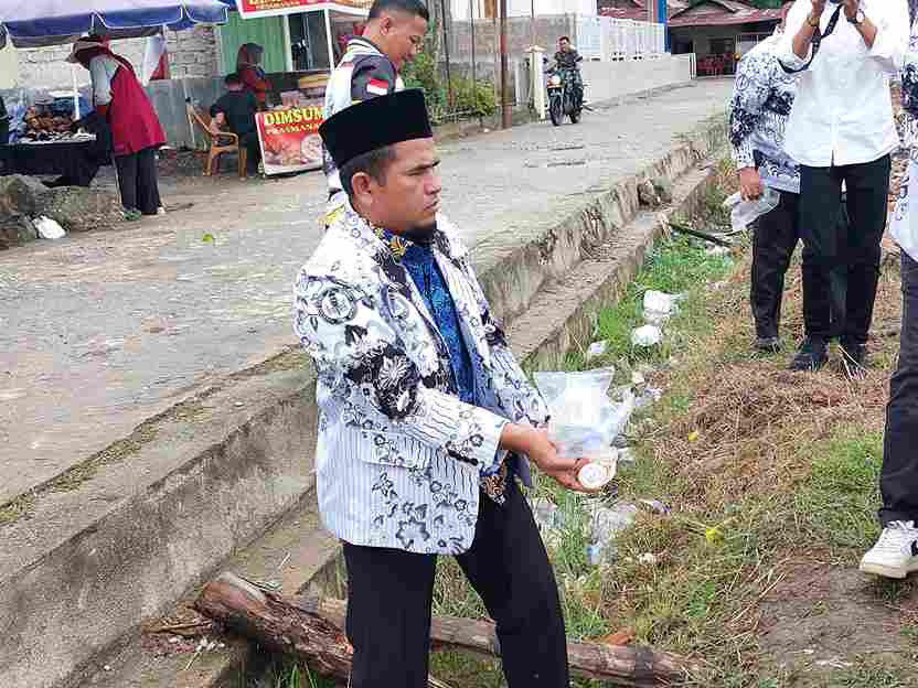 Wabup Solok Bersihkan Irigasi