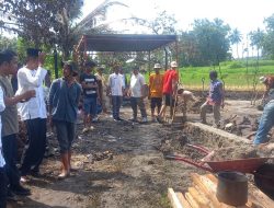 Pemkot solok gotong royong bangun rumah terbakar